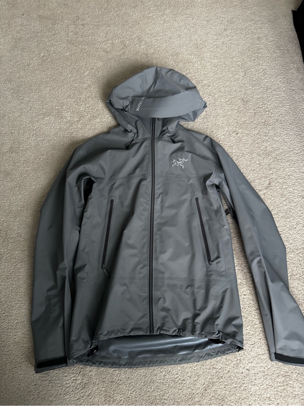Arc’teryx Beta Lt Men’s Size M Grey